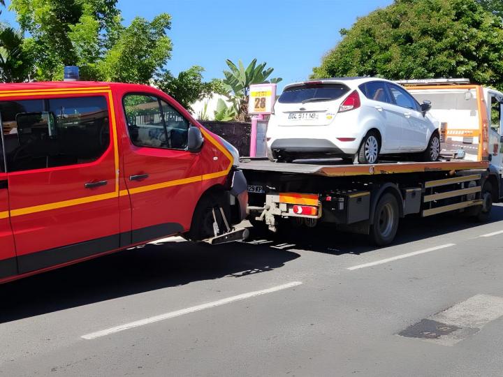 Nous remorquons les véhicules de toute taille à La Réunion.
